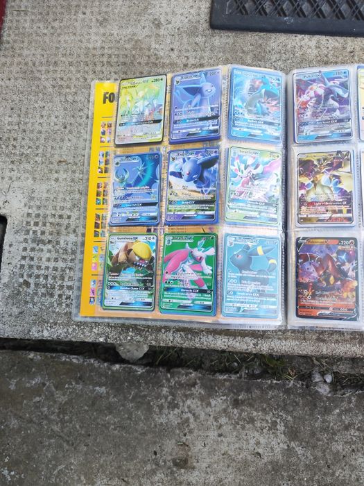 Album pokemon cartonașe (preț negociabil)