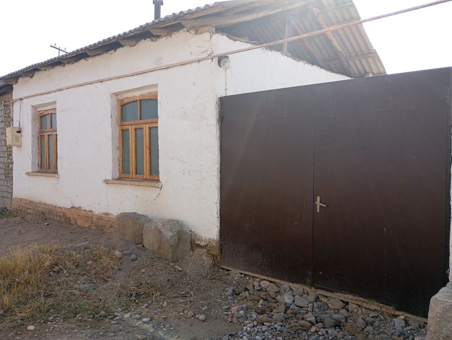 Hovli sotiladi 3 sotix