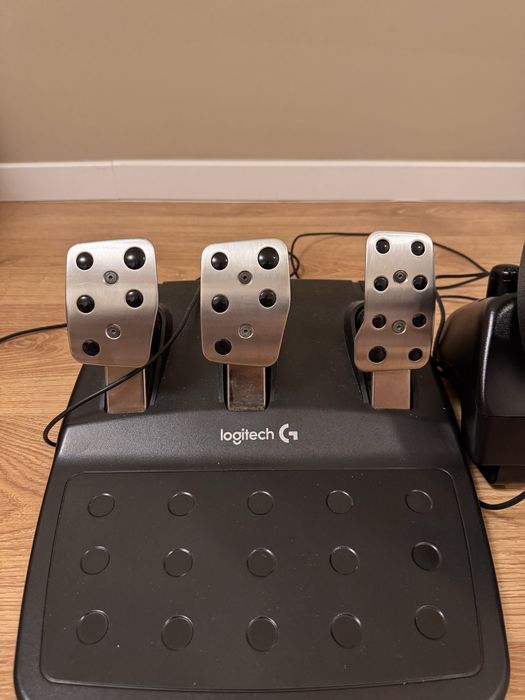 Vand volan Logitech G920 pentru Xbox si PC plus schimbator de viteze
