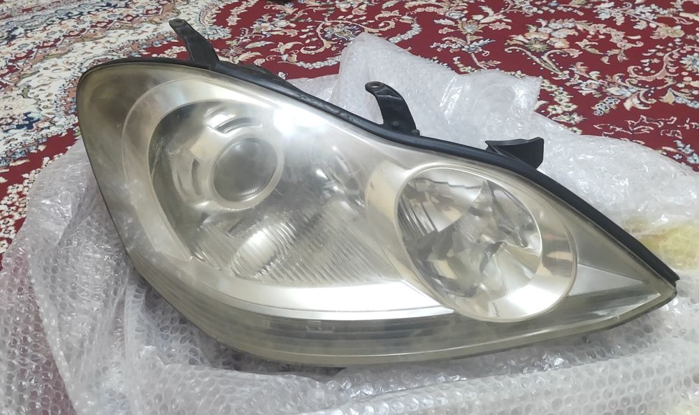 Продам оригинальные фары Тойота Ипсум рестайлинг