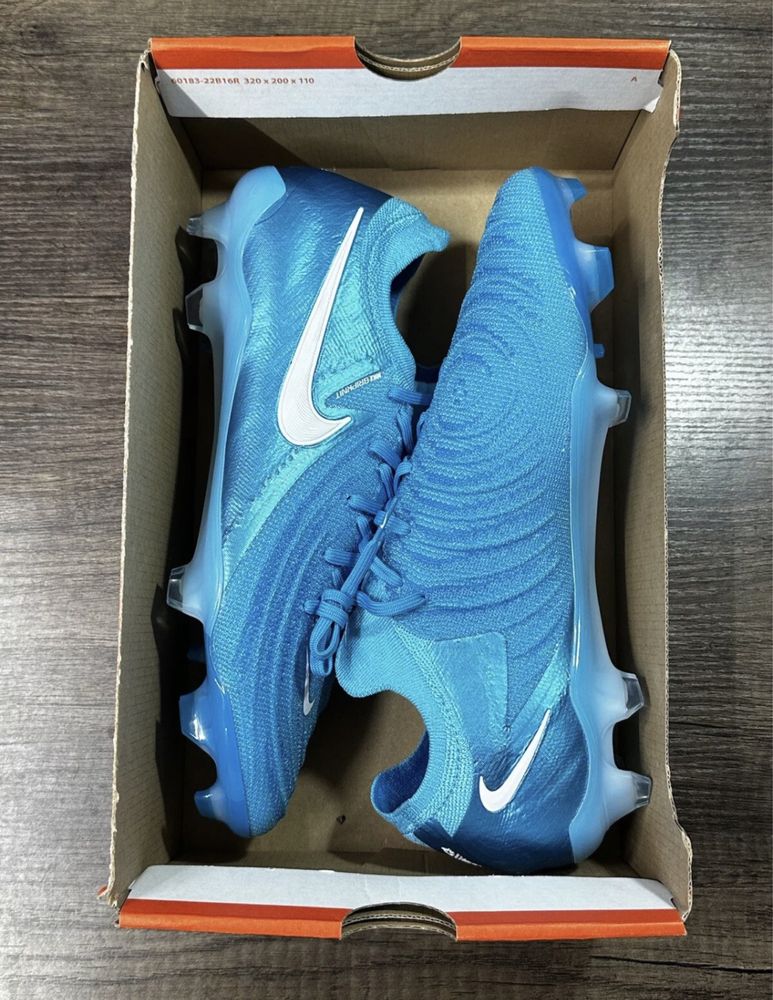 Футболни бутонки Nike Phantom