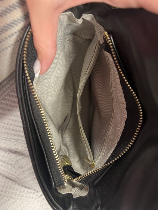 Черна чантичка