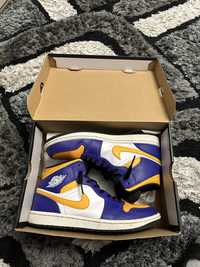 Air Jordan 1 Mid Lakers