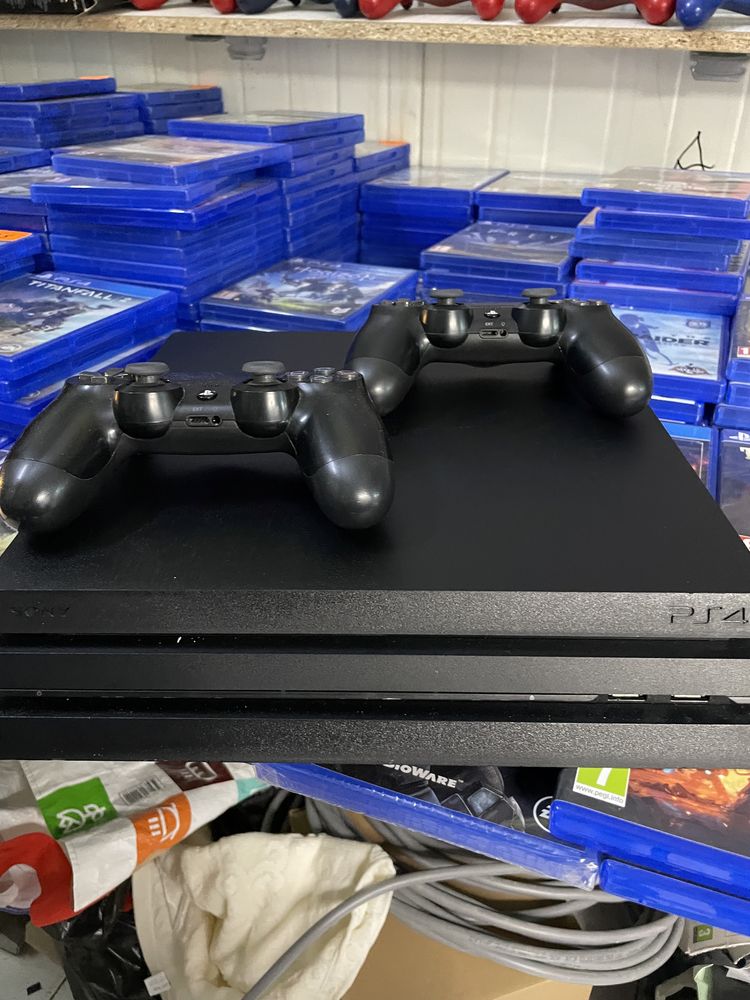 Playstation 4 pro impecabil 2 manete 3 jocuri cadou Garantie 30 zile