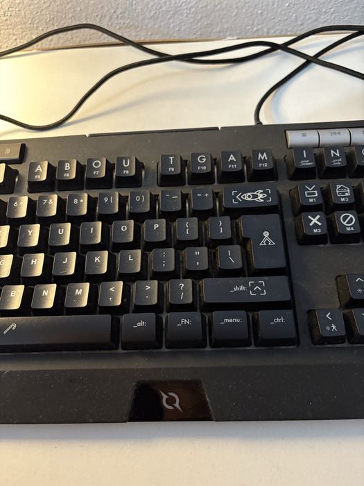 Tastatura Aqirys