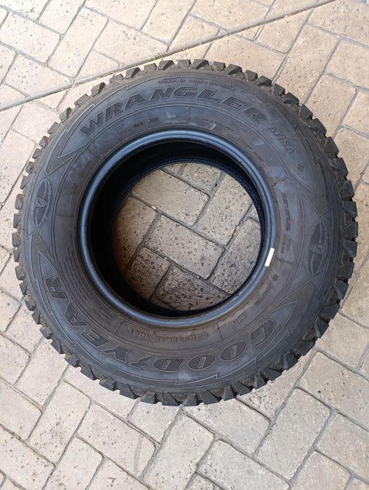 Всесезонни гуми Good year 235/75/15 Wrangler