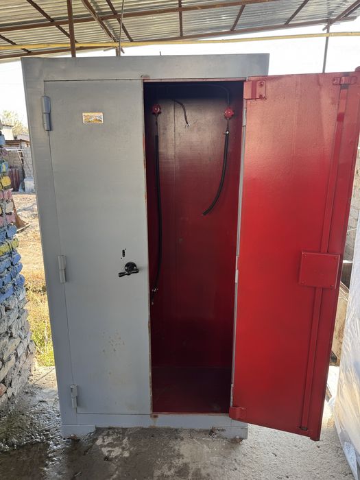 Продаётся шкаф-сейф на колёсах - в отличном состоянии