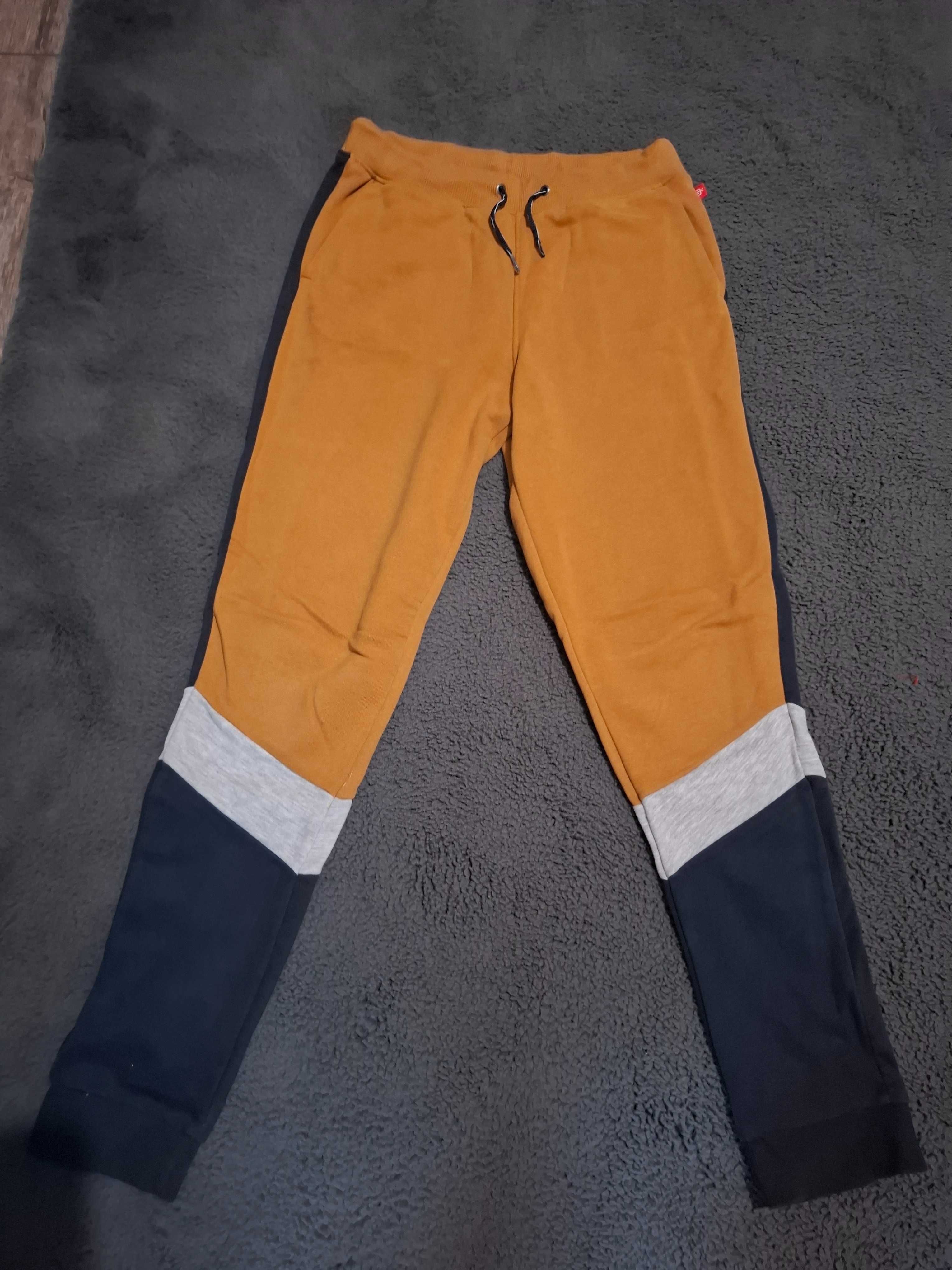 Оригинални долници under armour и okaidi