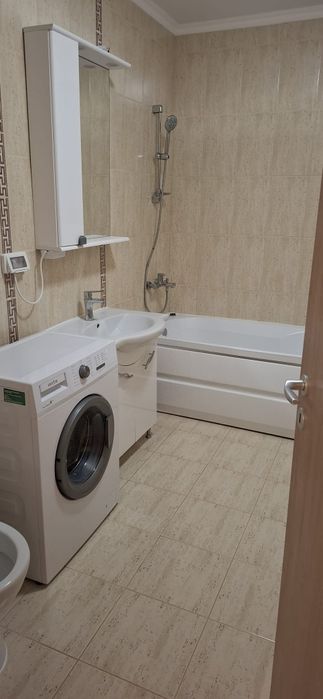 Închiriez apartament