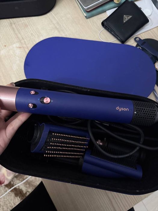 Дайсон стайлер продаю срочно в синем цвете