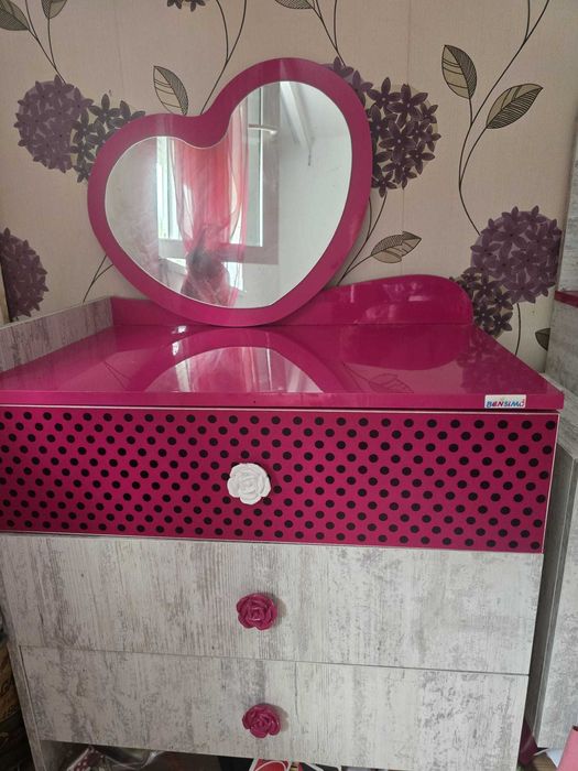 Birou si comoda fetite