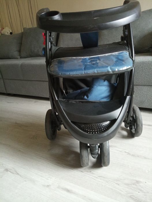 Детская прогулочная коляска