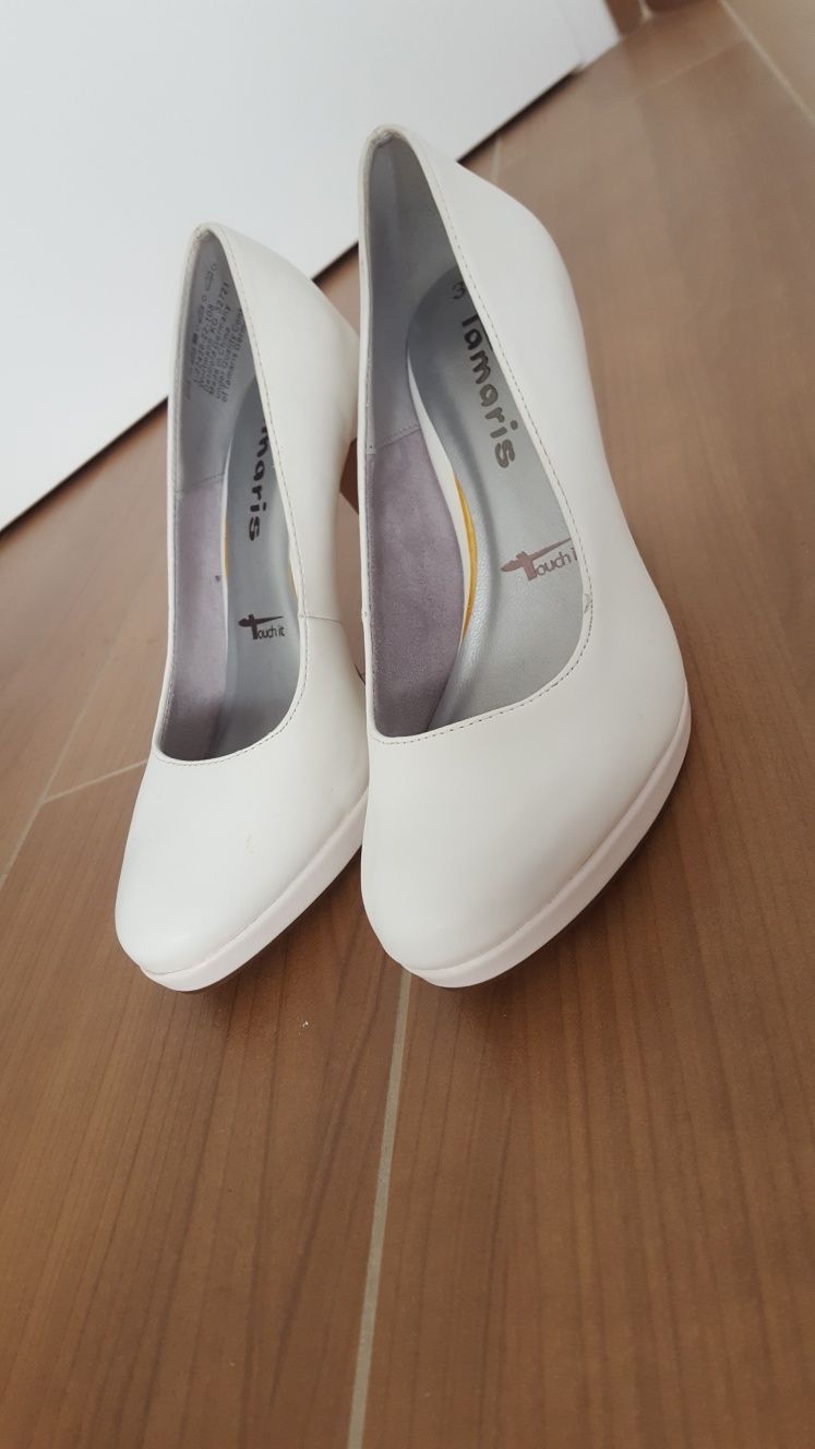 Pantofi albi Tamaris noi 37