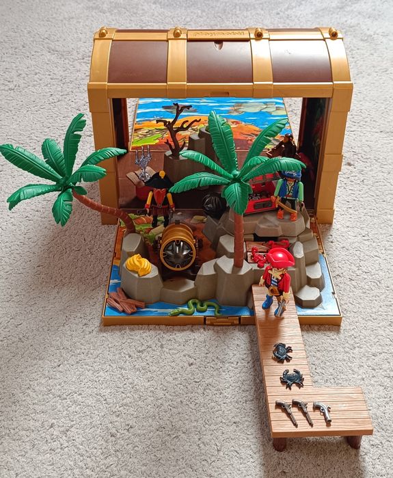 Playmobil pirate box