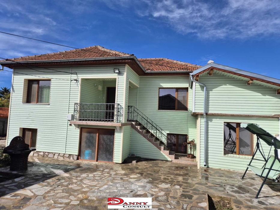 Ремонтирана къща с двор в с. Поликраище, обл. Велико Търново