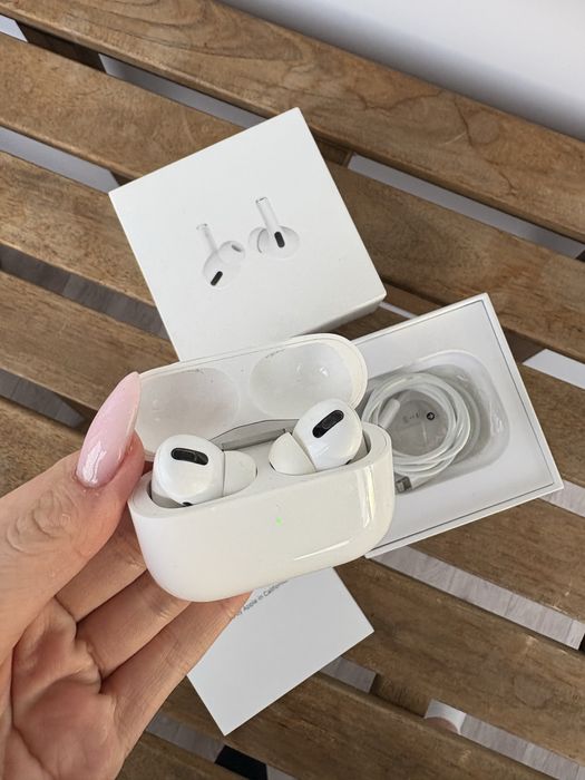 Продаю оригинальные AirPods Pro (модель MLWK3AM/A)