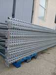 Avem rafturi metalice industriale