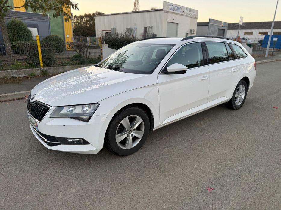 SKODA Superb
Skoda Superb III Break 2.0 TDI 16V 150 cv - Cutie Manuala