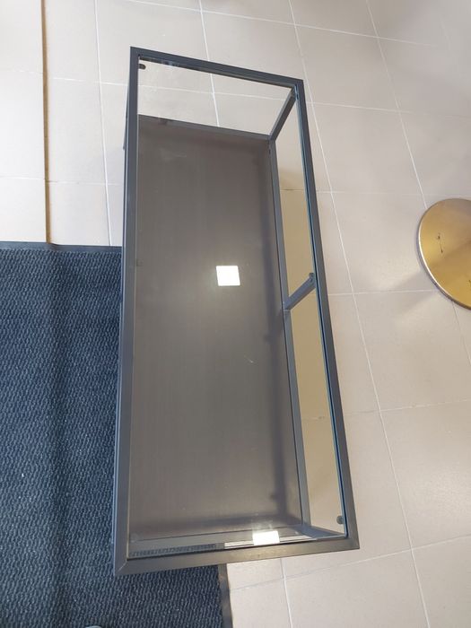 Холна маса в индустриален стил