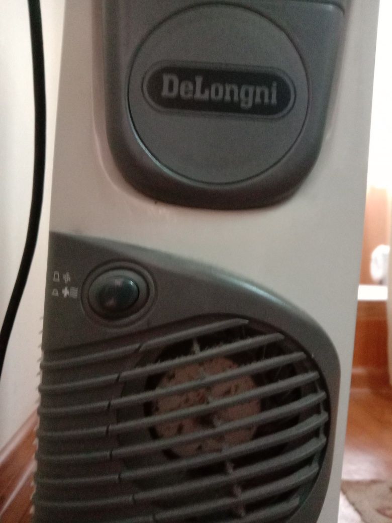 Масляный обогреватель DeLonghi