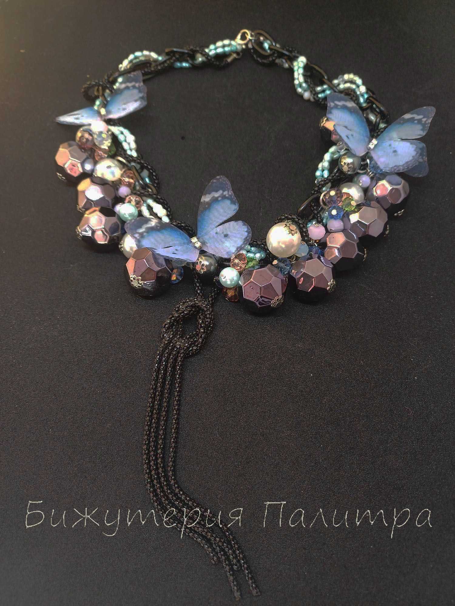 Изящно колие с пеперуди и кристали "Butterfly glow"
