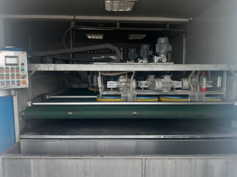 Професионална Машина за пране на килими