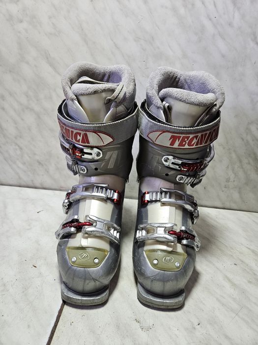 Clapari ski schi  Tecnica mondo  24-24,5  corespunde mărimii 37-38