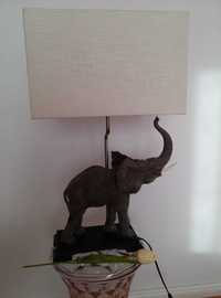 ...Veioza 'Elefant' de la Zara Home ...