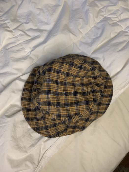 Шапка идиотка Urban Outfiters дамска