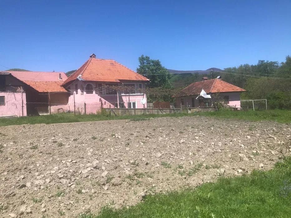 Vând casa com. crasna Carpinisi