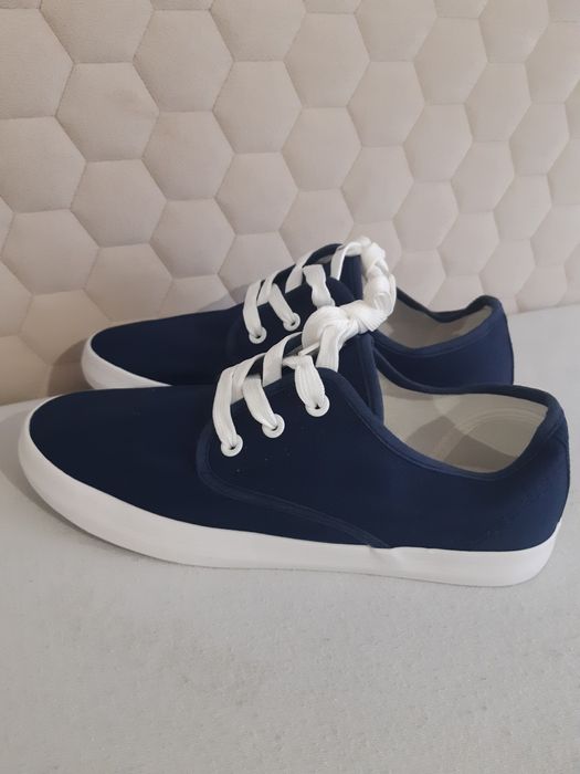 Teniși NOI culoare bleumarin, mărime 38