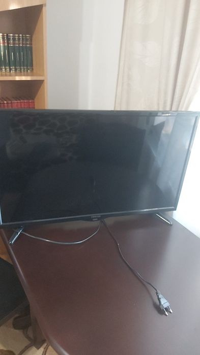 Televizor marca Vortex,diagonala 81