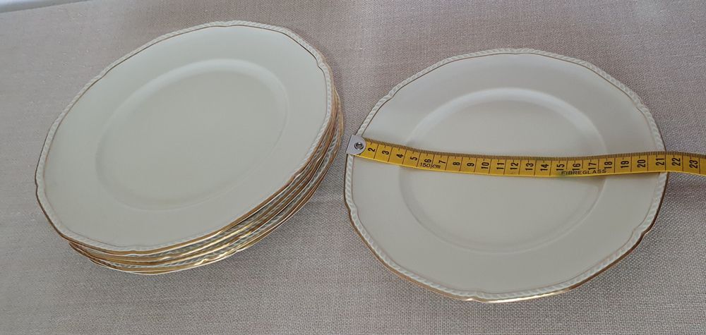 Vând veselă porțelan foarte fin