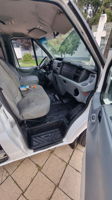 Vând Ford Transit 8+1 2.2 diesel 2009