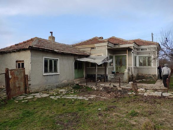 Къща на 15 км от морето в с. Сенокос