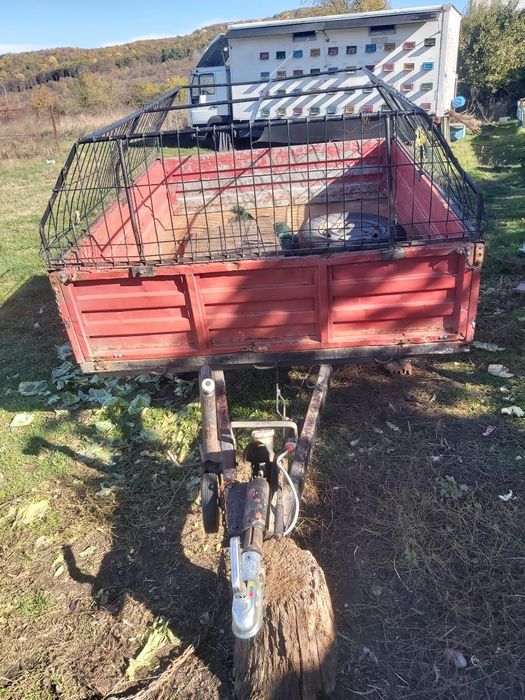 Remorcă  cu sistem de frânare  de 750 kg