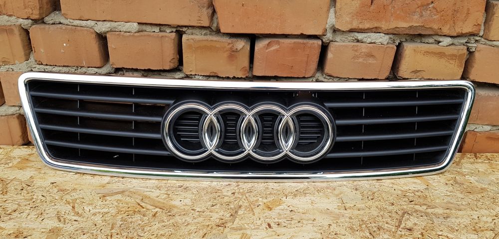 Grila Capota Audi A6 4B C5 Cod: 4B0853651B