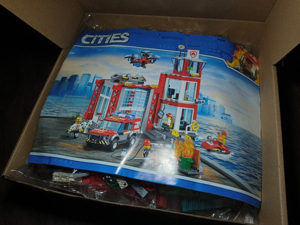 TIP lego city Statie Pompieri 60215 509pcs