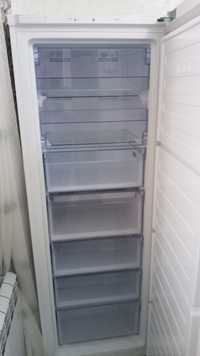 Продам офигенный холодильник морозит хорошо сбоев нет двери отлично