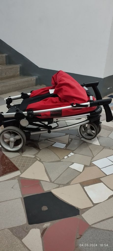 Детская прогулочная коляска