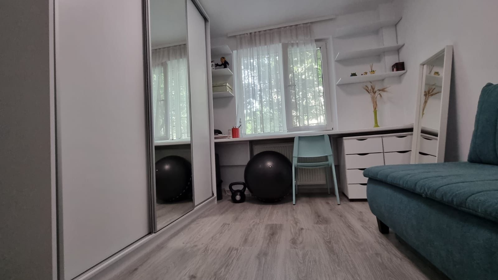 Proprietar vând apartament cu 3 camere  Rahova sold. V.  Croitoru .