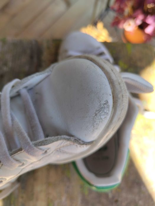 Stan Smith ветерани, номер EU 34 — малки стъпки, голям характер