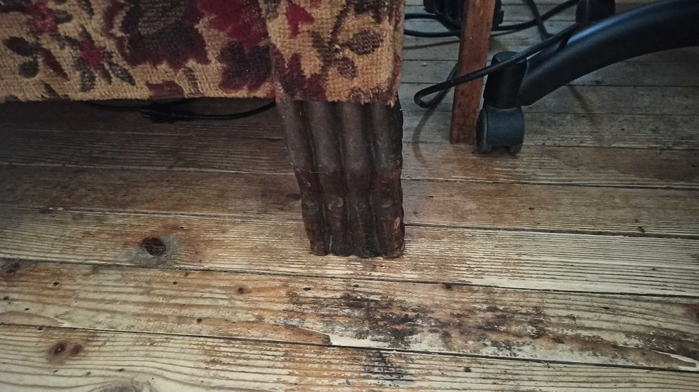 Старинно канапе с две кресла и две табуретки/холна гарнитура