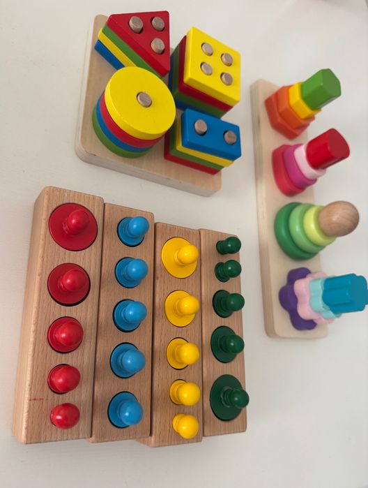 Игрушки Монтессори (деревянные пазлы, пирамиды, цилиндры, сортер)
