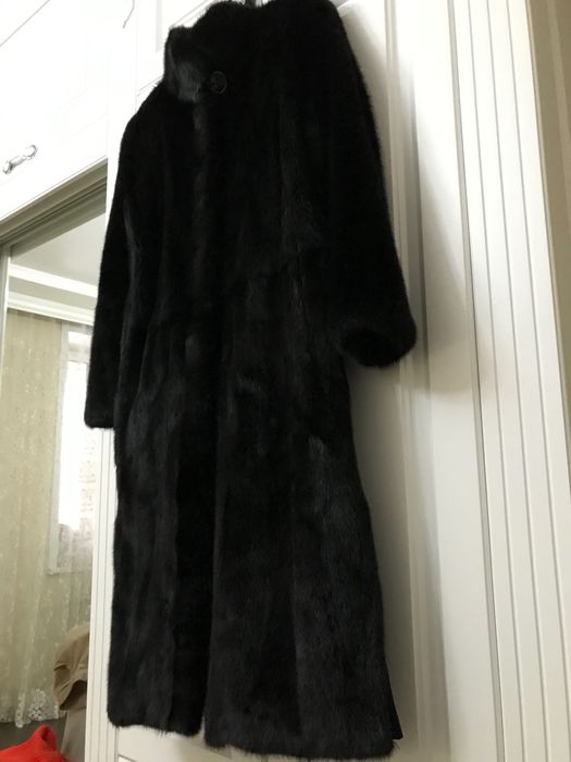 Продам 2 шубы б/у в отличном состоянии 42/44 размер