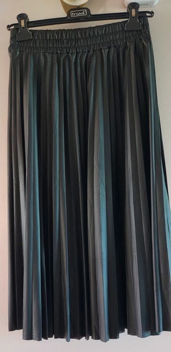 Fusta plisata imitație de piele