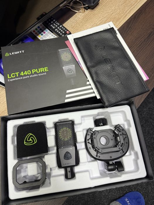 Microfon studio Lewitt 440