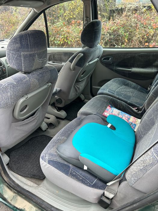 Автомобил Рено Сценик