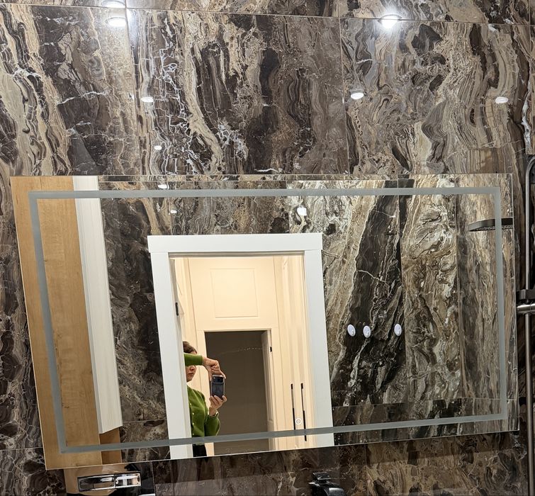 Продам зеркало с подсветкой