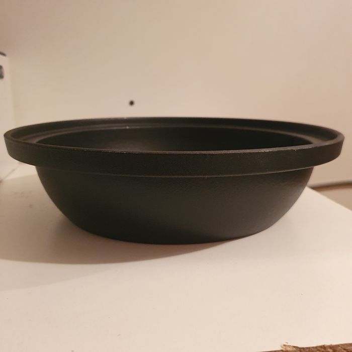 Vas tajine marocan, oala din fonta, capac conic din ceramica